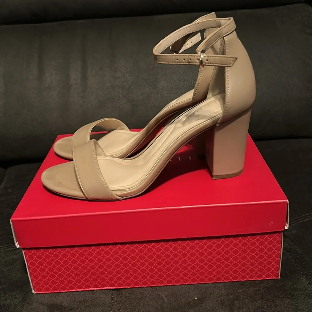 Kelly & Katie Hailee Heel 
Color: Taupe/Stone - Picture 4 of 6